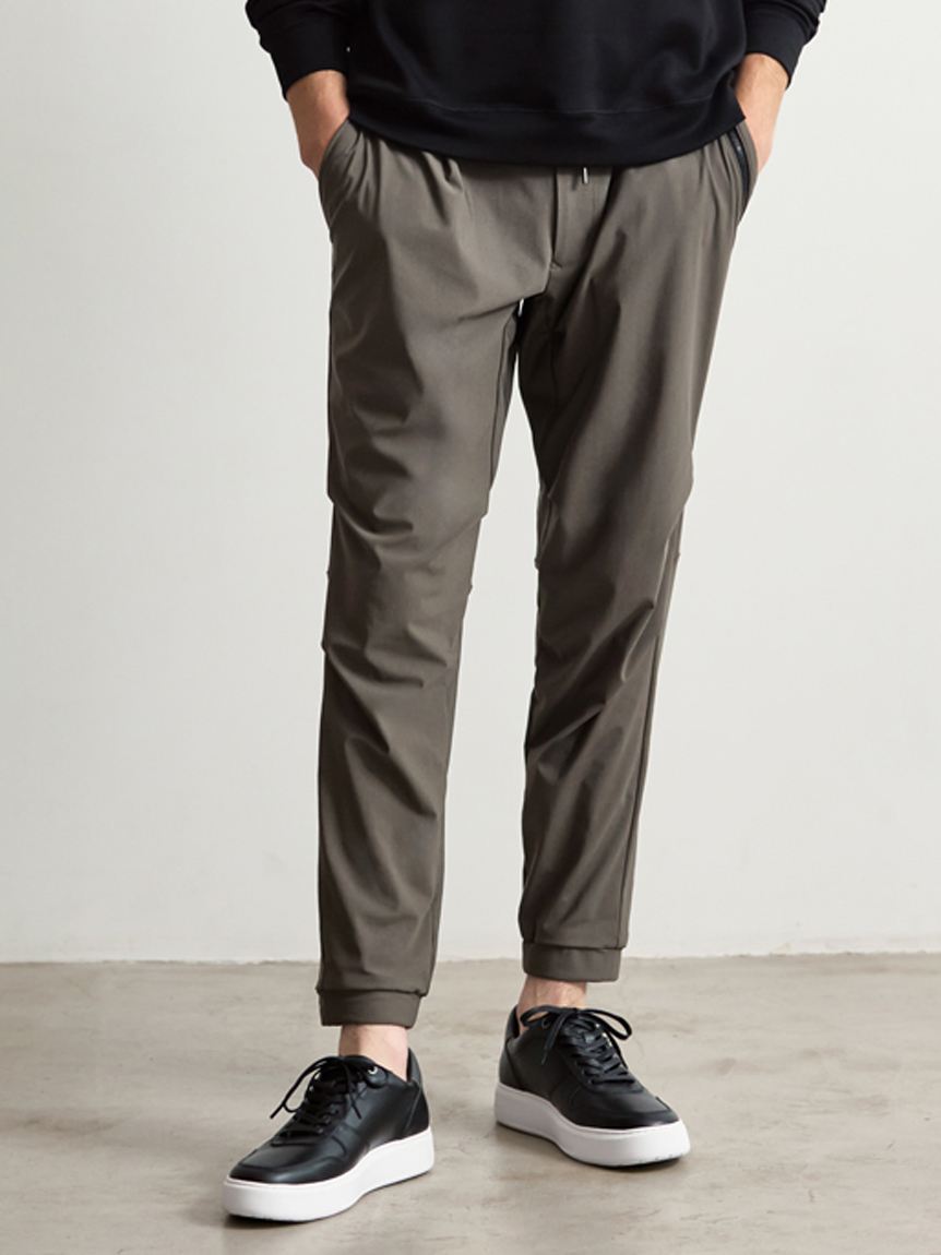 新品　AOURE（アウール） テーパードパンツ　黒 AOURE PANTS COLLECTION エレガンスと快適を手にした
