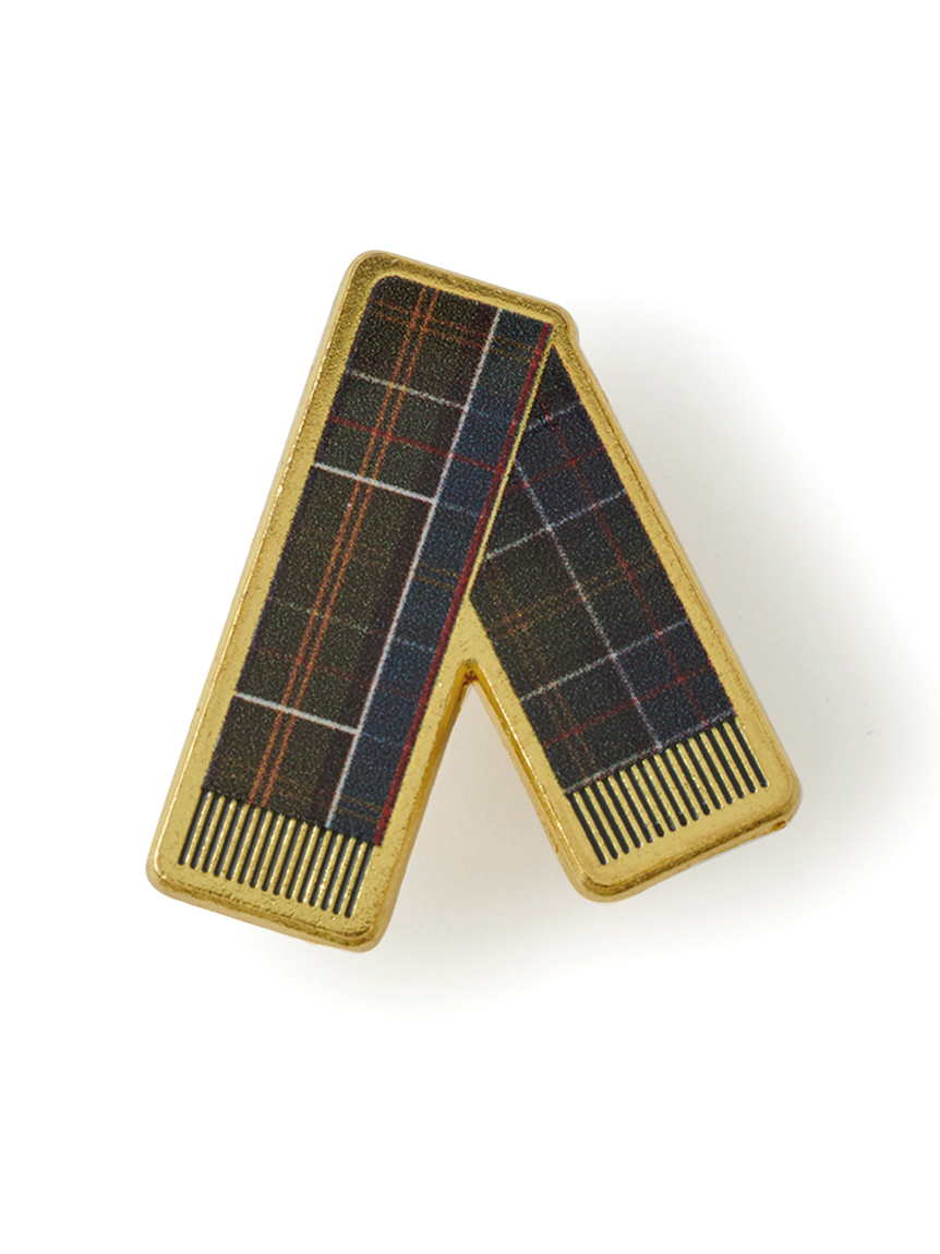 ピンバッジ】タータンマフラー｜ピンバッジ｜アクセサリー｜バブアー