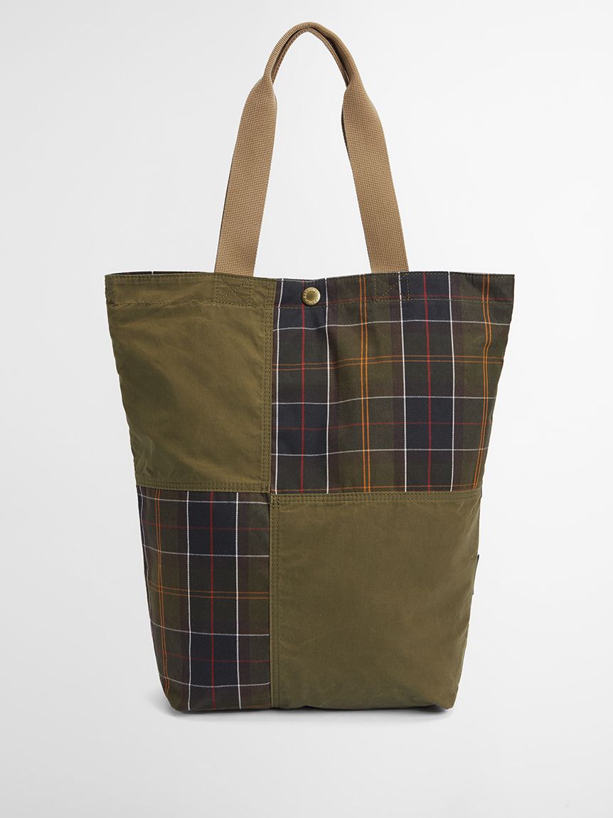 Barbour Bag オールドのバブアージャケットを解体して作ったバッグ Barbour（バブアー）》のバッグはブリテッシュガールの相棒 ！A