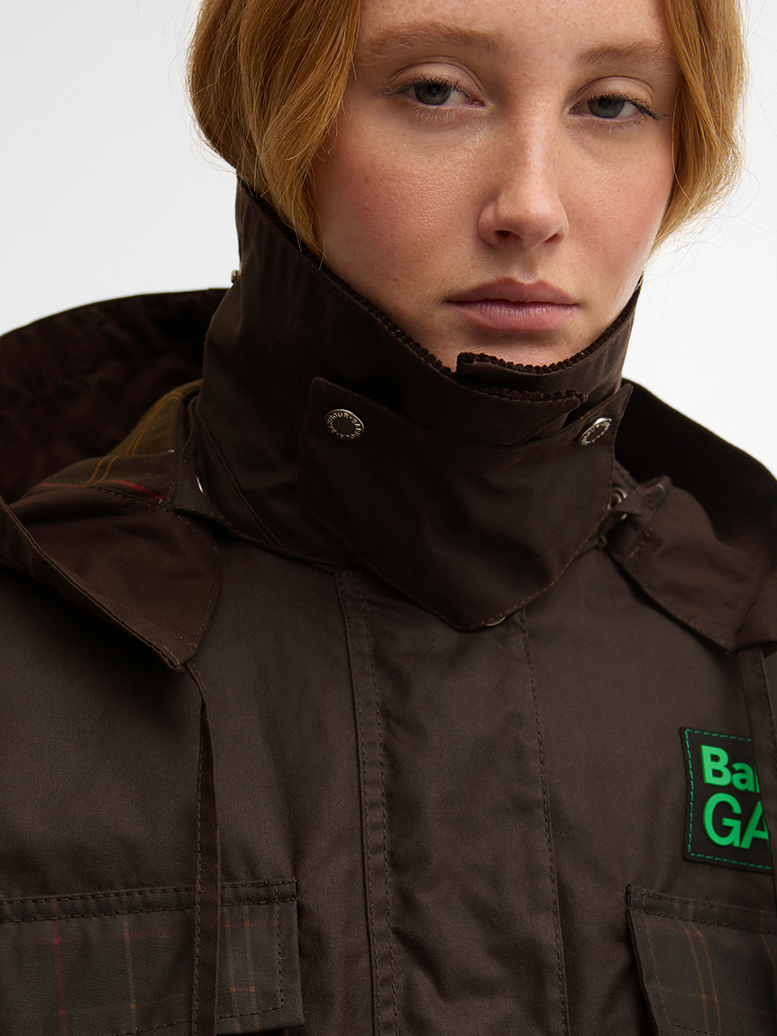 Barbour × GANNI》2WAYペプラム ワックス ジャケット｜ワックス 