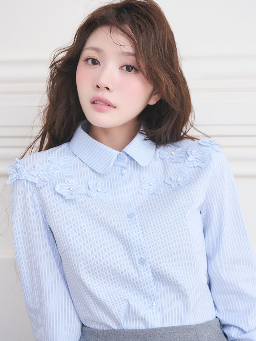 洗える】フローラルビジューデコレートシャツ(ブラウス・シャツ)｜TOPS