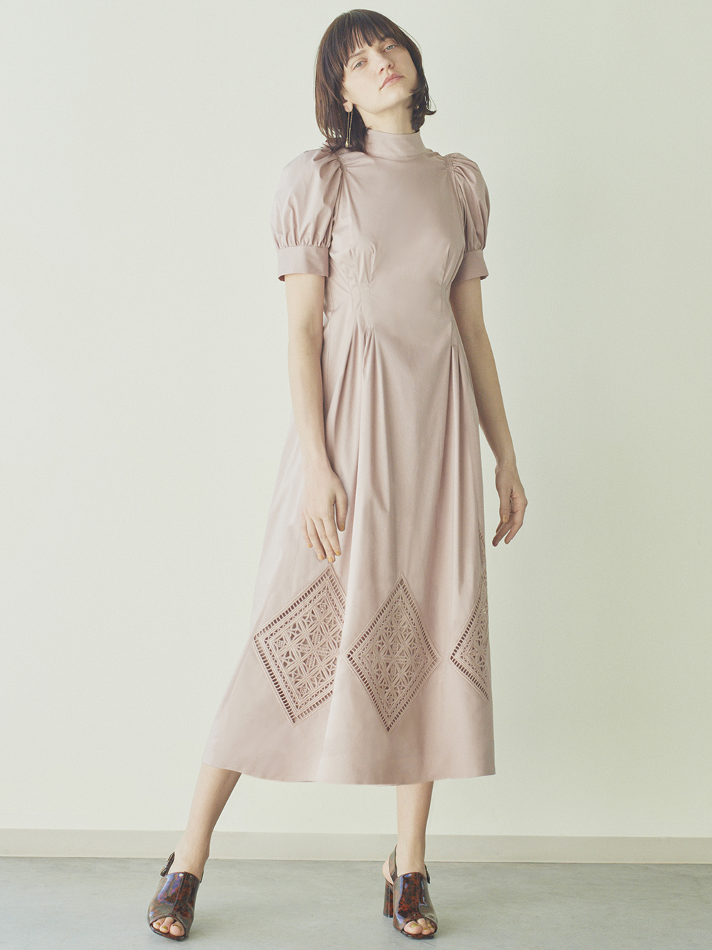 バックリボン刺繍ワンピース 布帛ワンピース Dress ドレス Celford セルフォード の通販サイト 公式