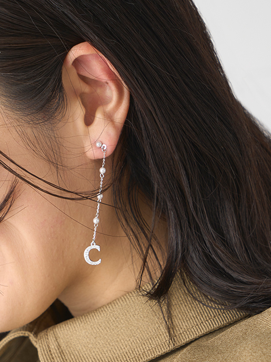 イニシャルビジューチェーンピアス