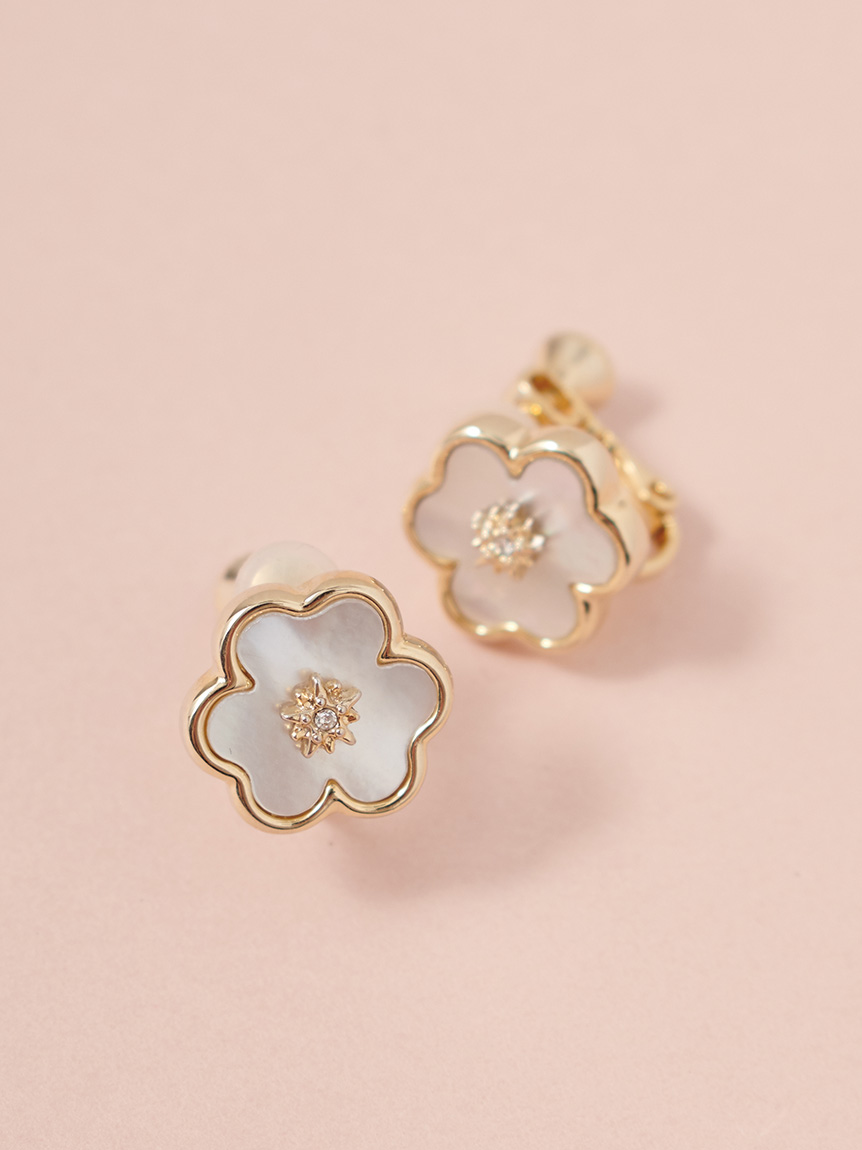 白蝶貝クローバーイヤリング(ピアス・イヤリング)|ACCESSORIES 白蝶貝クローバーイヤリング(ピアス・イヤリング)|ACCESSORIES