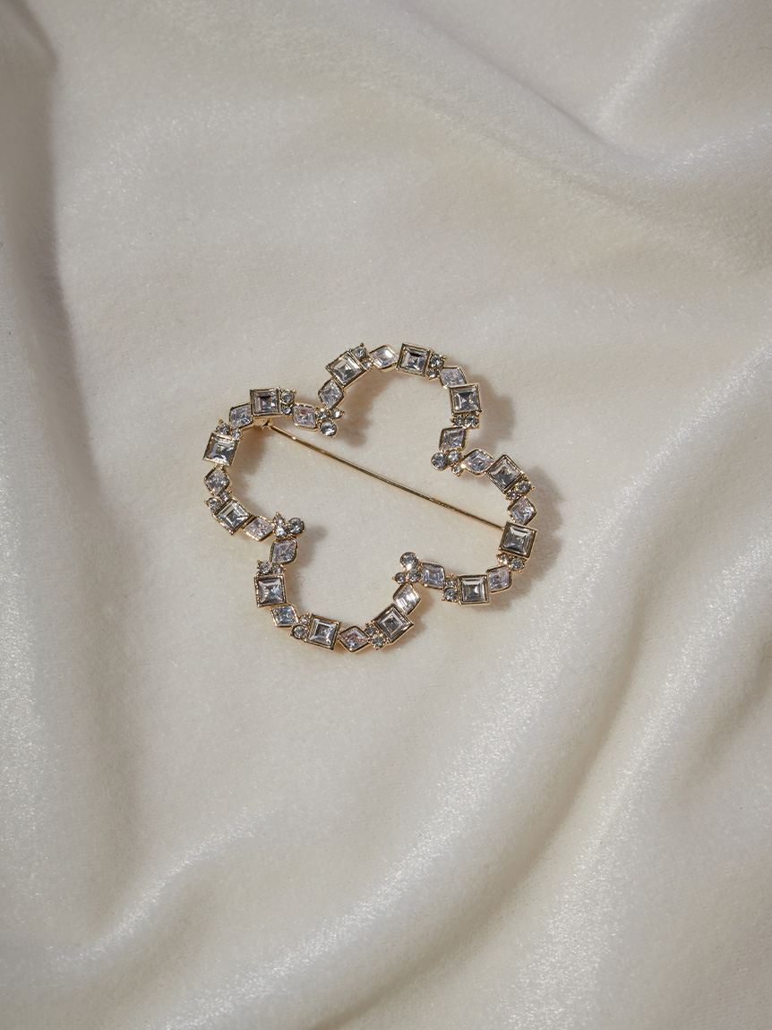 フラワーモチーフビジューブローチ