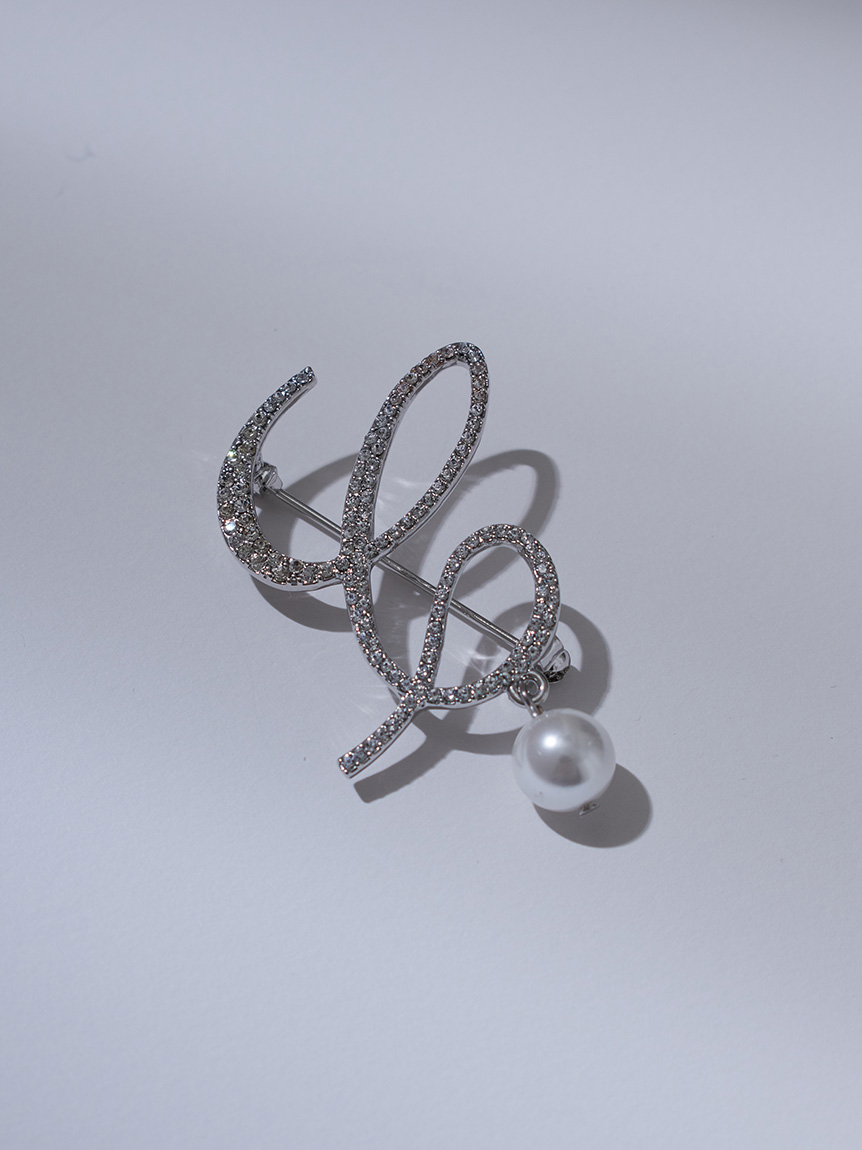 Cロゴパール付きビジューブローチ