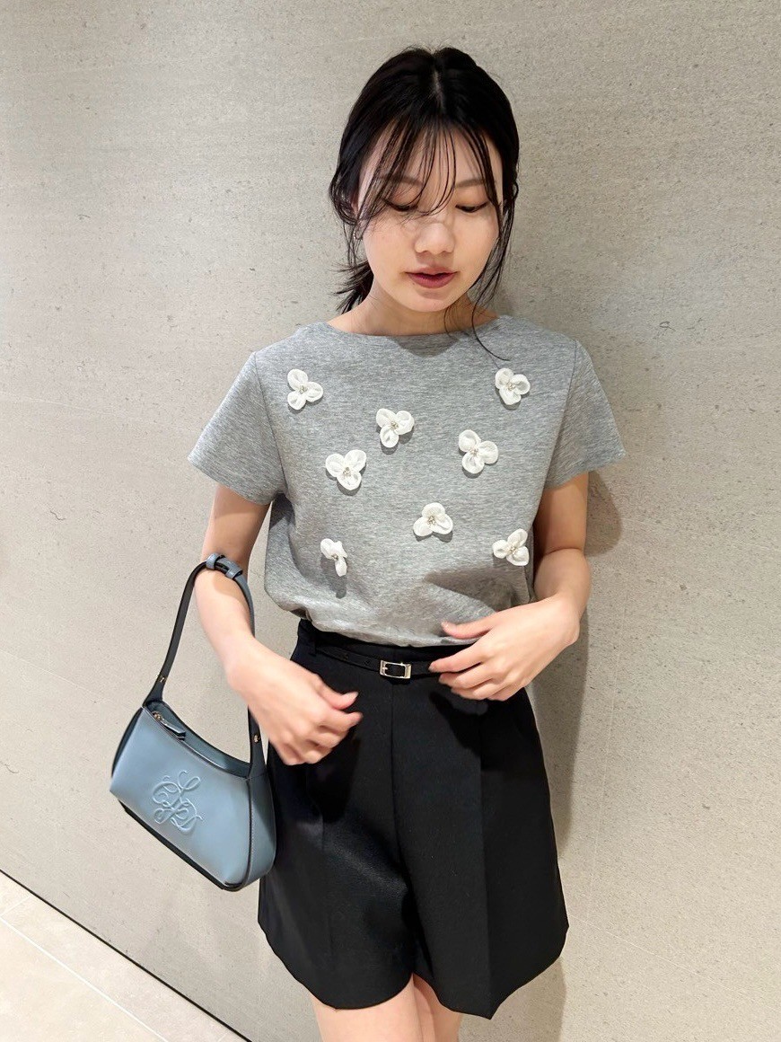 フラワーモチーフTシャツ(ブラウス・シャツ)｜TOPS（トップス