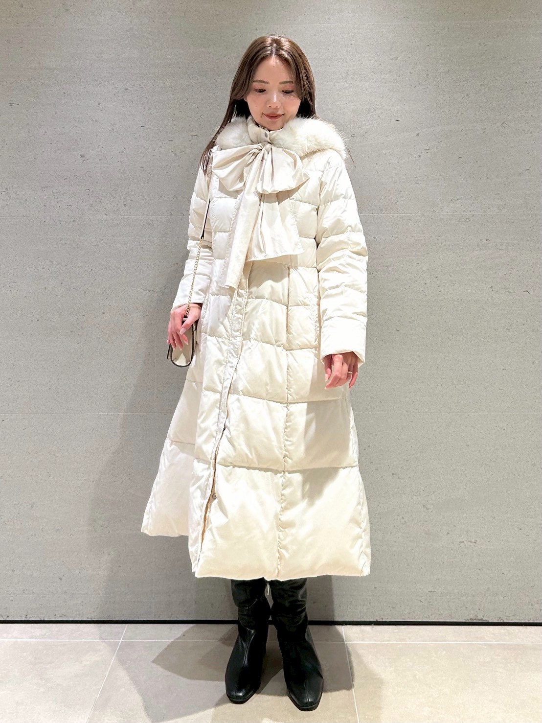 限定カラーあり】フードリボンロングダウンコート(コート)｜OUTER