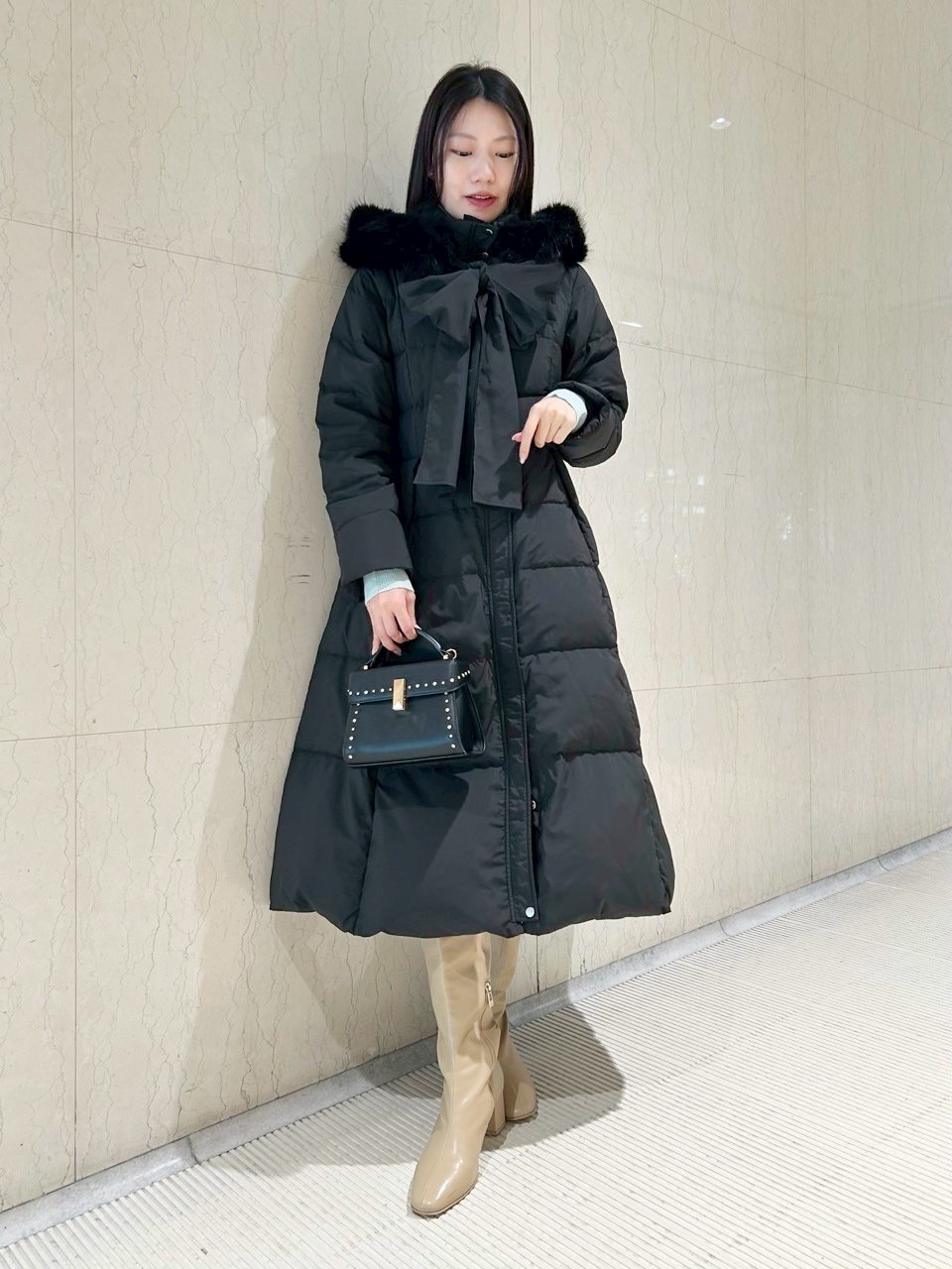 限定カラーあり】フードリボンロングダウンコート(コート)｜OUTER