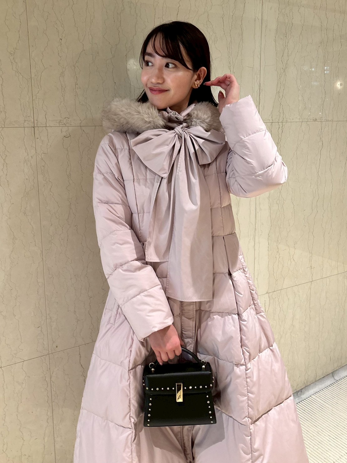 限定カラーあり】フードリボンロングダウンコート(コート)｜OUTER