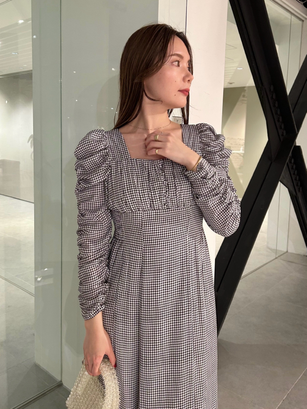 割繊サテンギャザースリーブワンピース(デイリーワンピース)｜DRESS 