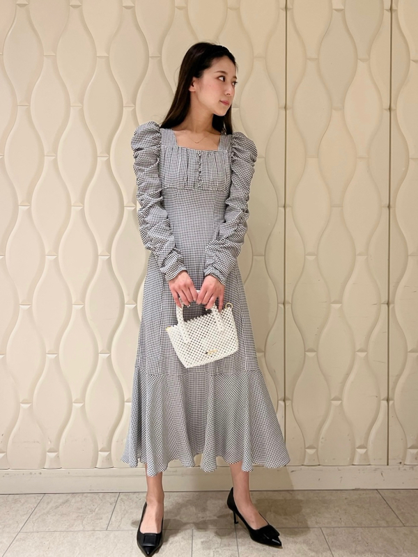 割繊サテンギャザースリーブワンピース(デイリーワンピース)｜DRESS 