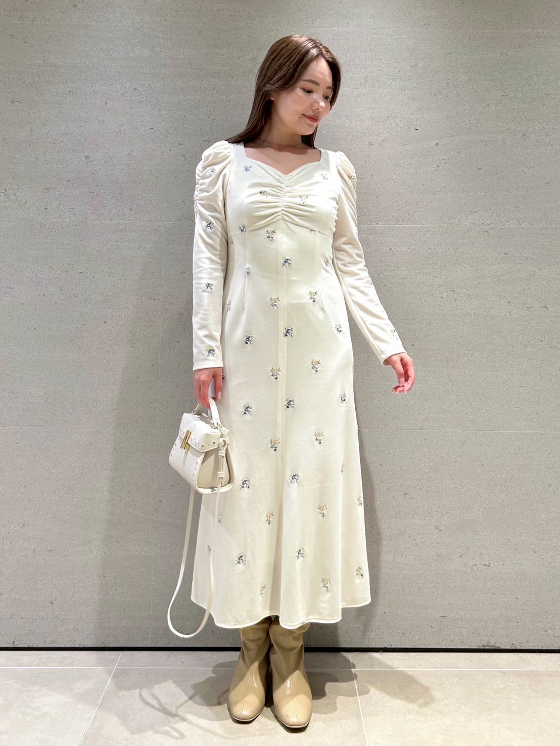 花柄刺繍ベロアワンピース(デイリーワンピース)｜DRESS（ドレス
