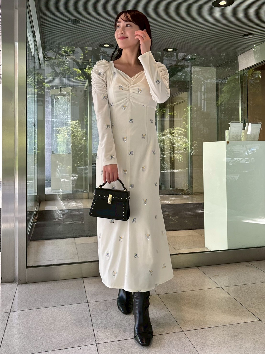 花柄刺繍ベロアワンピース(デイリーワンピース)｜DRESS（ドレス