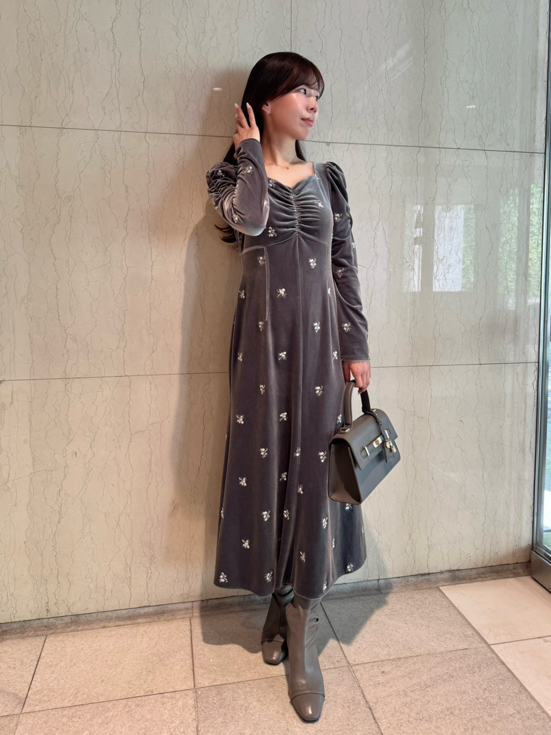 花柄刺繍ベロアワンピース(デイリーワンピース)｜DRESS（ドレス