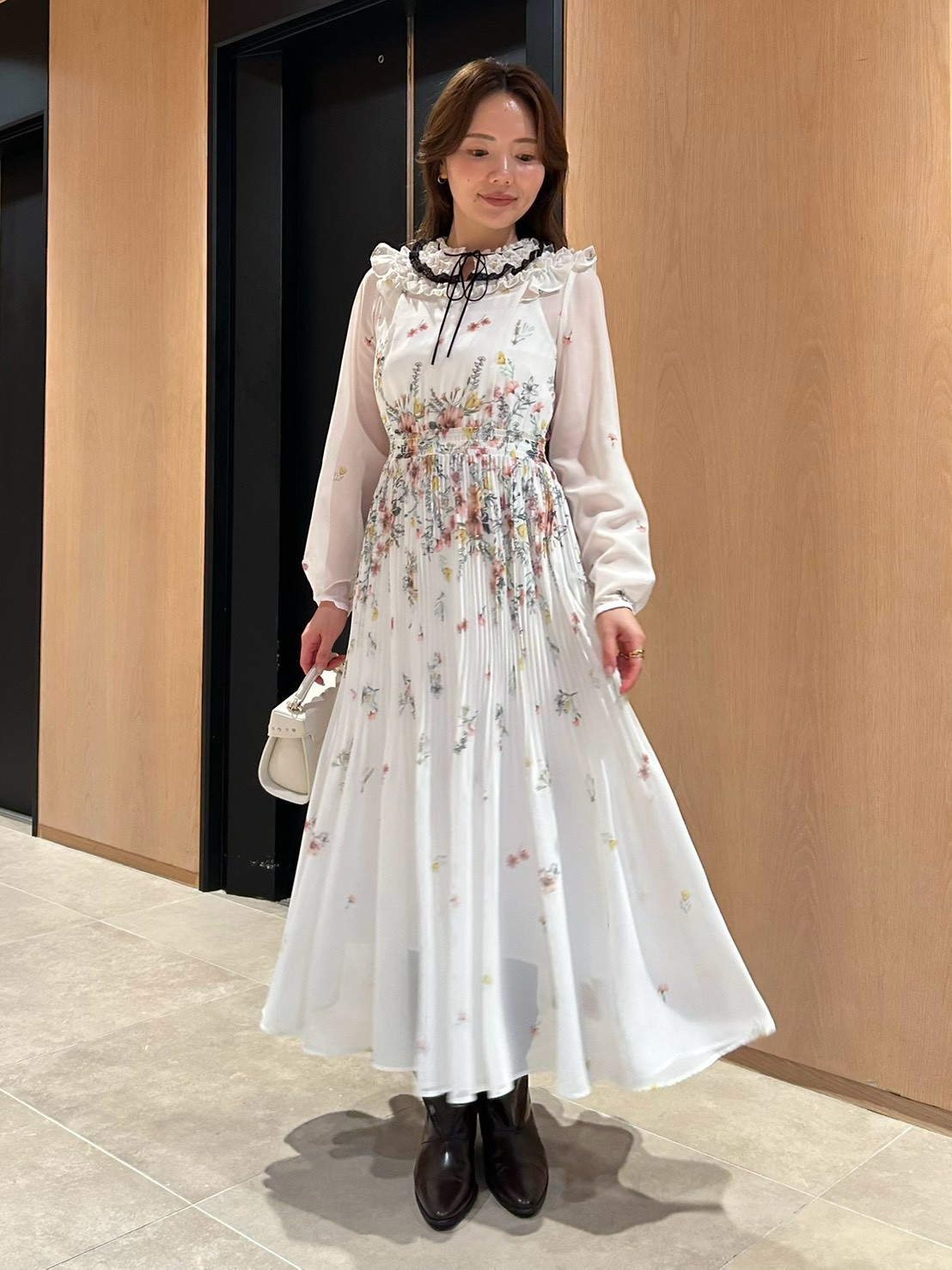 パネルフラワーレーストリムワンピース(ロングワンピース)｜DRESS