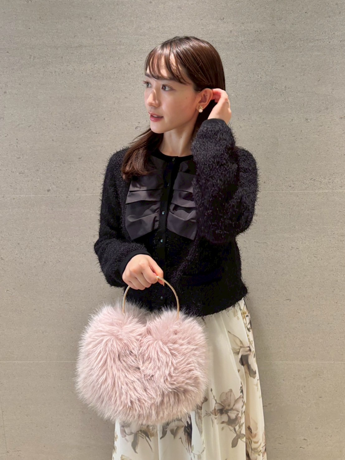 フェイクファーメタルハンドルラウンドバッグ(ハンドバッグ)｜BAGS