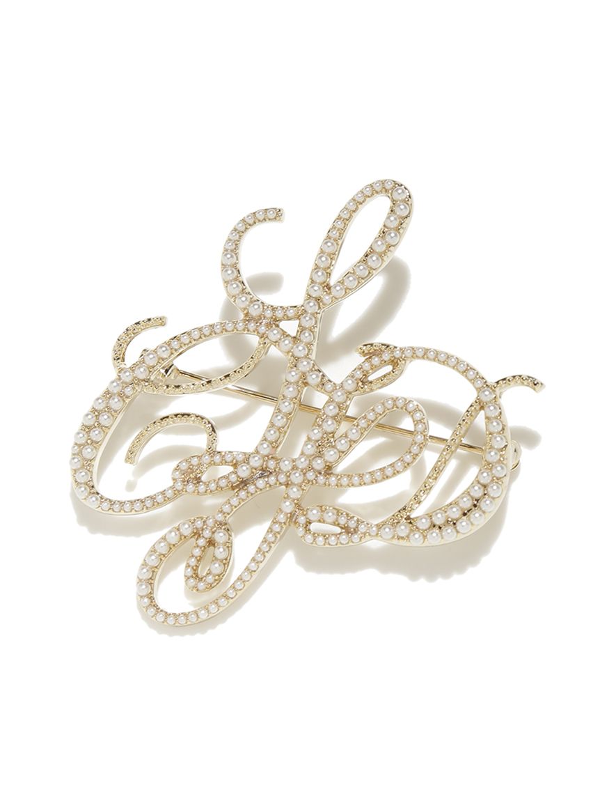 カリグラフィーロゴパールブローチ(ブローチ)｜ACCESSORIES