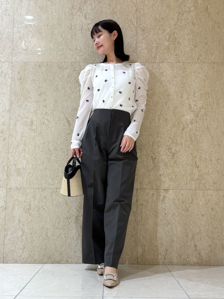 限定カラーあり】フラワーエンブロイダリーカーディガン