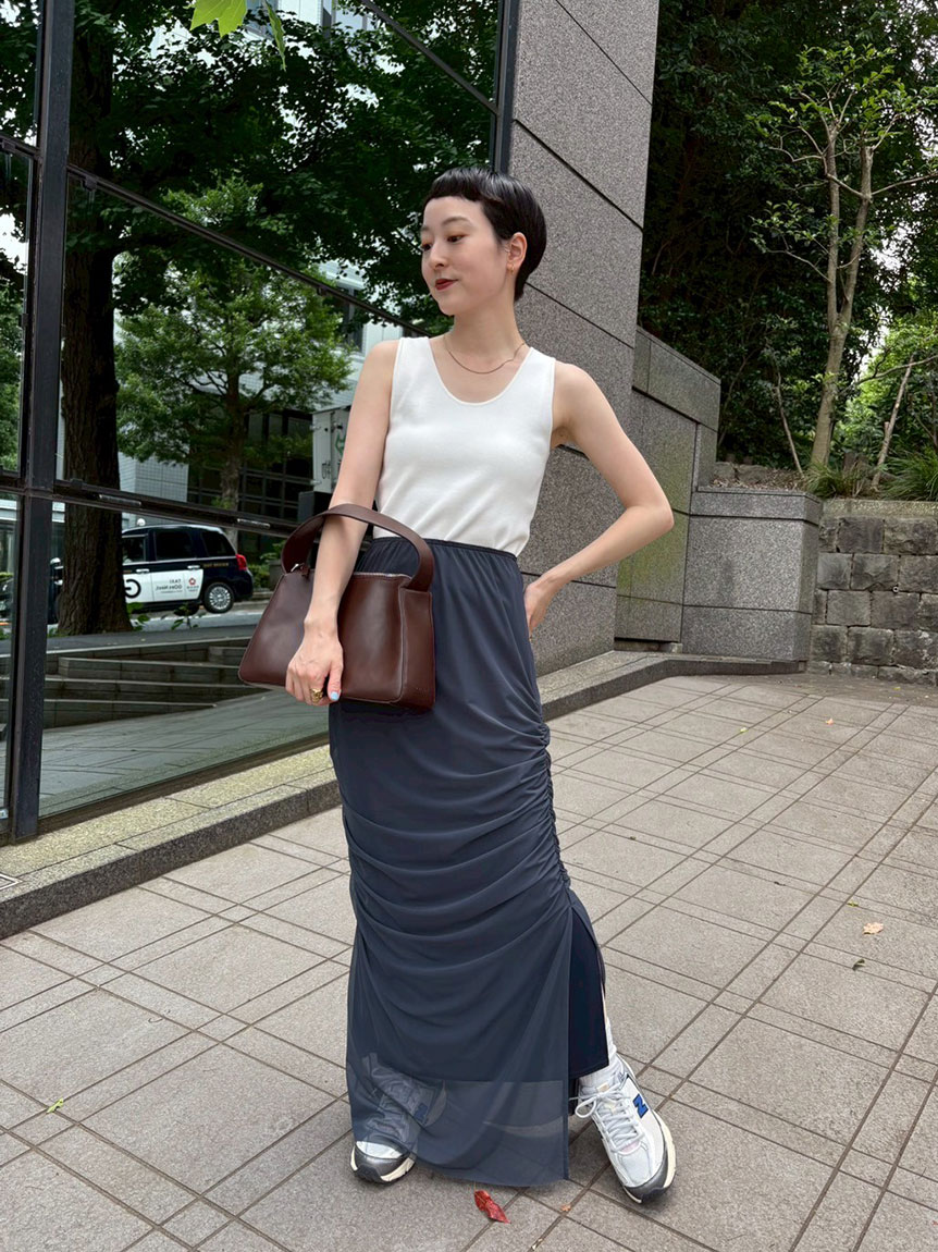 美品　emmi atelier　アシメ切替　膨れジャガードスカート　S　黒 emmi（エミ）の「【emmi atelier】ヨーク切り替えフレアー