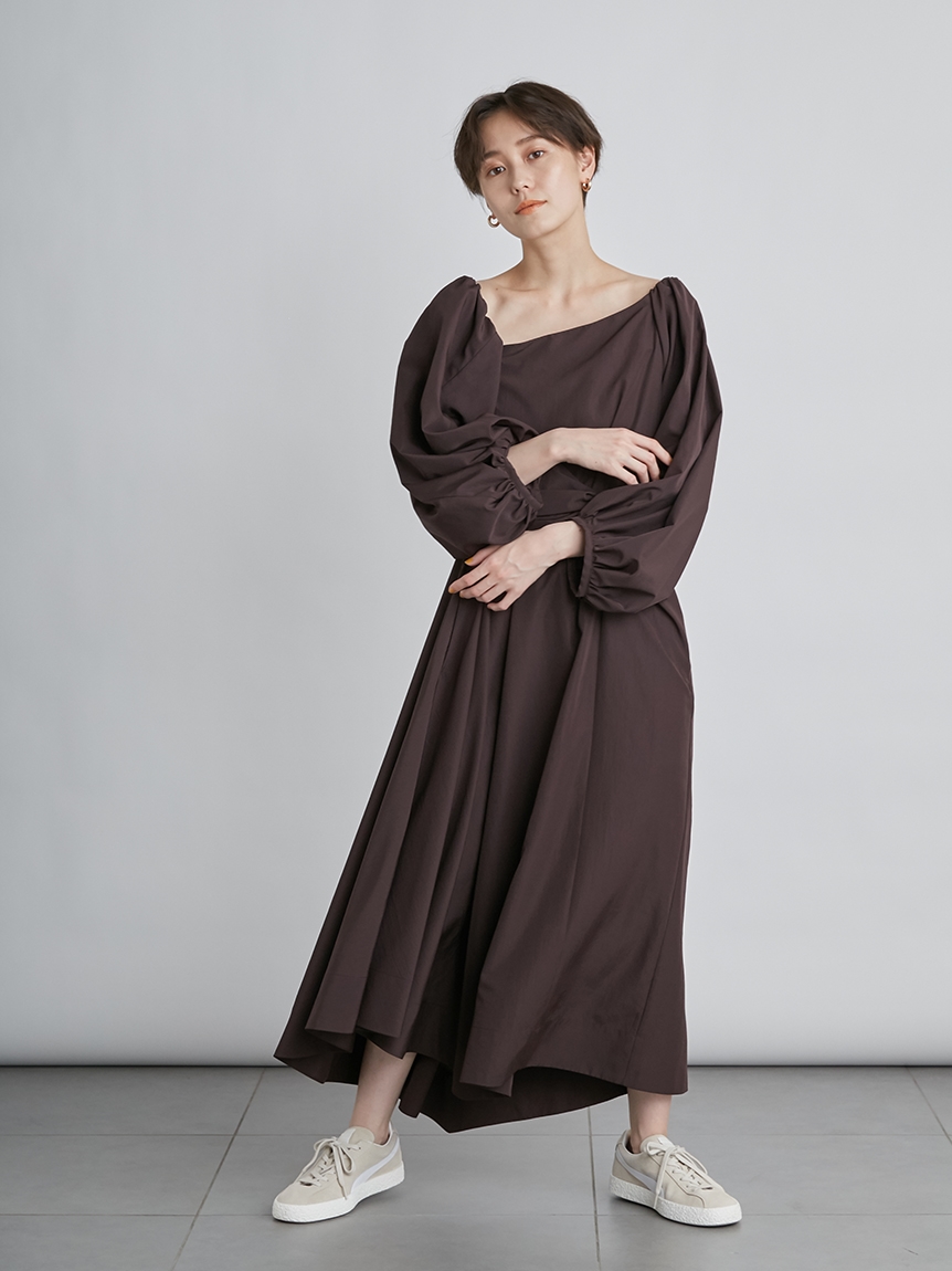 Emmi Atelier アシンメトリーオフショルワンピース マキシ ロングワンピース ワンピース Emmi エミ の通販サイト 公式