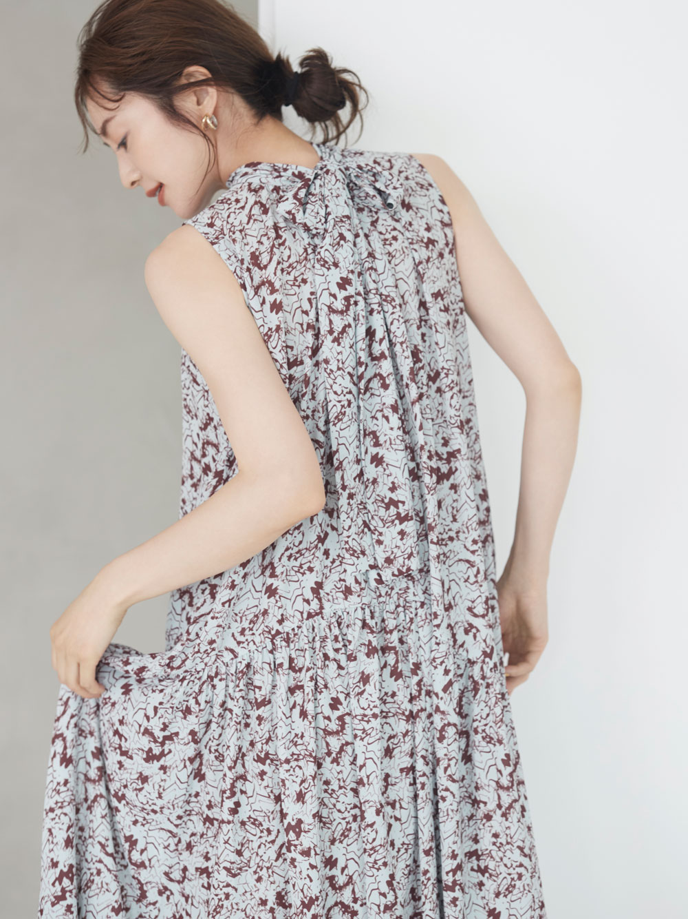 Emmi Atelier ハイネックボリュームワンピース ワンピース Emmi エミ の通販サイト 公式 Emmi Atelier ハイネックボリュームワンピース ワンピース Emmi エミ の通販サイト 公式