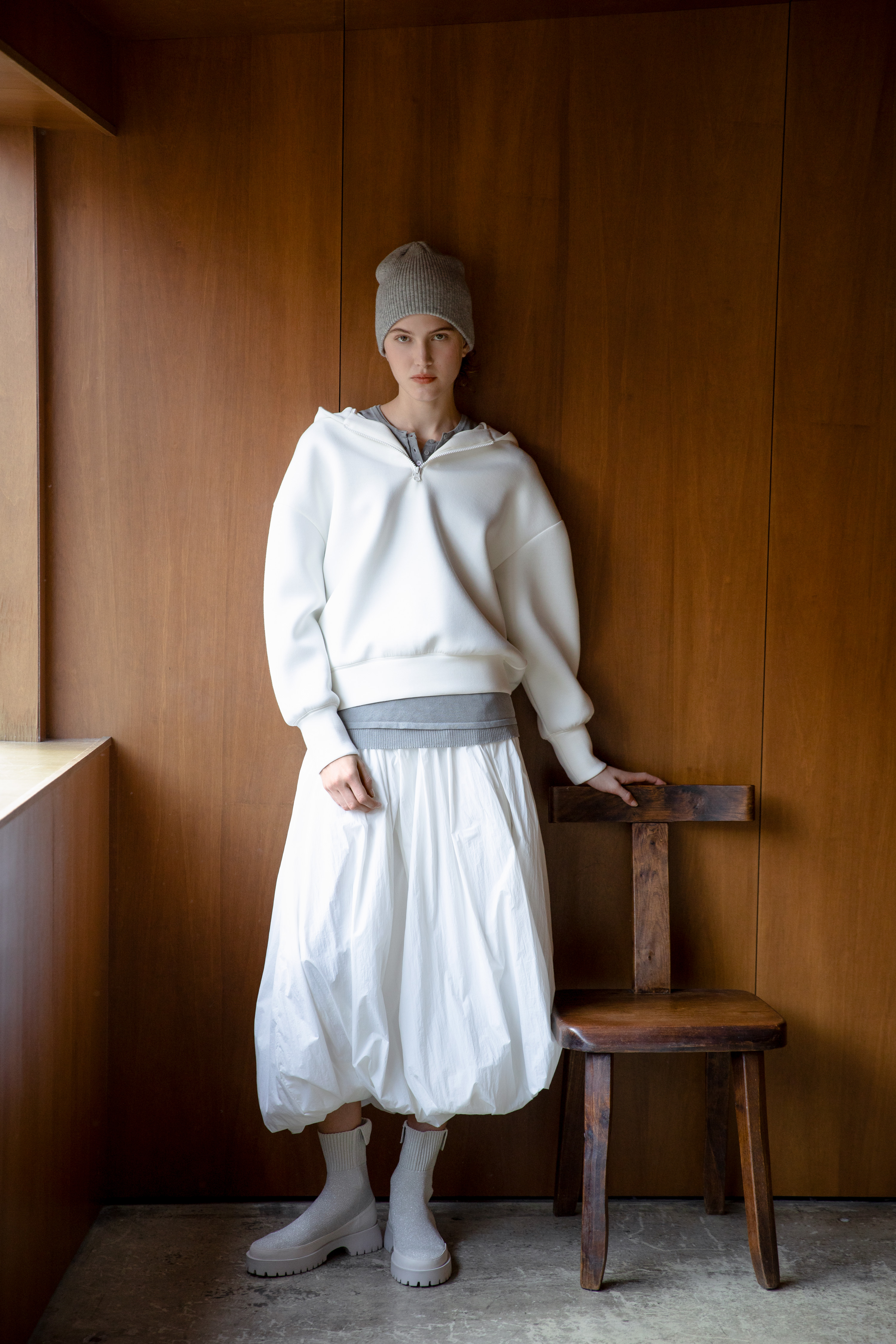 新品 ダンボールニット　セットアップ 白　ビッグロゴ　秋冬　フーディ　スカート ダンボールフーディ×スカートセット(トップス＆ボトムセット