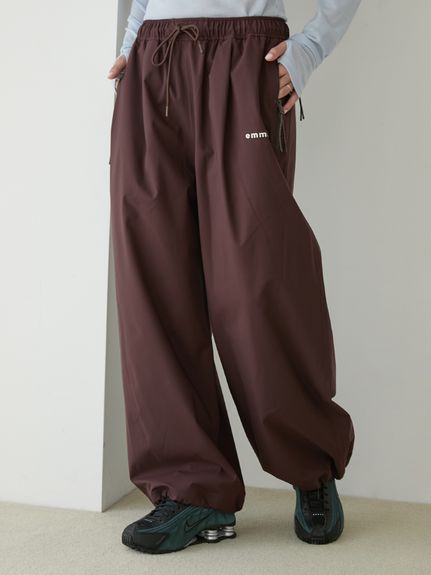 新品⭐︎タグつき emmi ナイロンフレアパンツ PINK 0 emmi（エミ）の「ナイロンフレアパンツ（その他パンツ）」 - WEAR