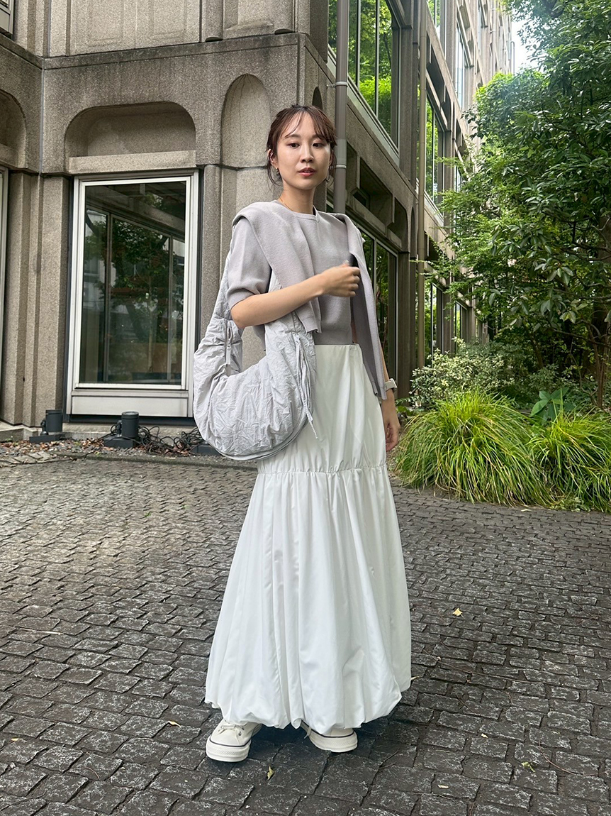 新品　emmi eco 撥水ギャザーフレアスカート ダークグレー emmi（エミ）の「eco 撥水ギャザーフレアスカート（スカート