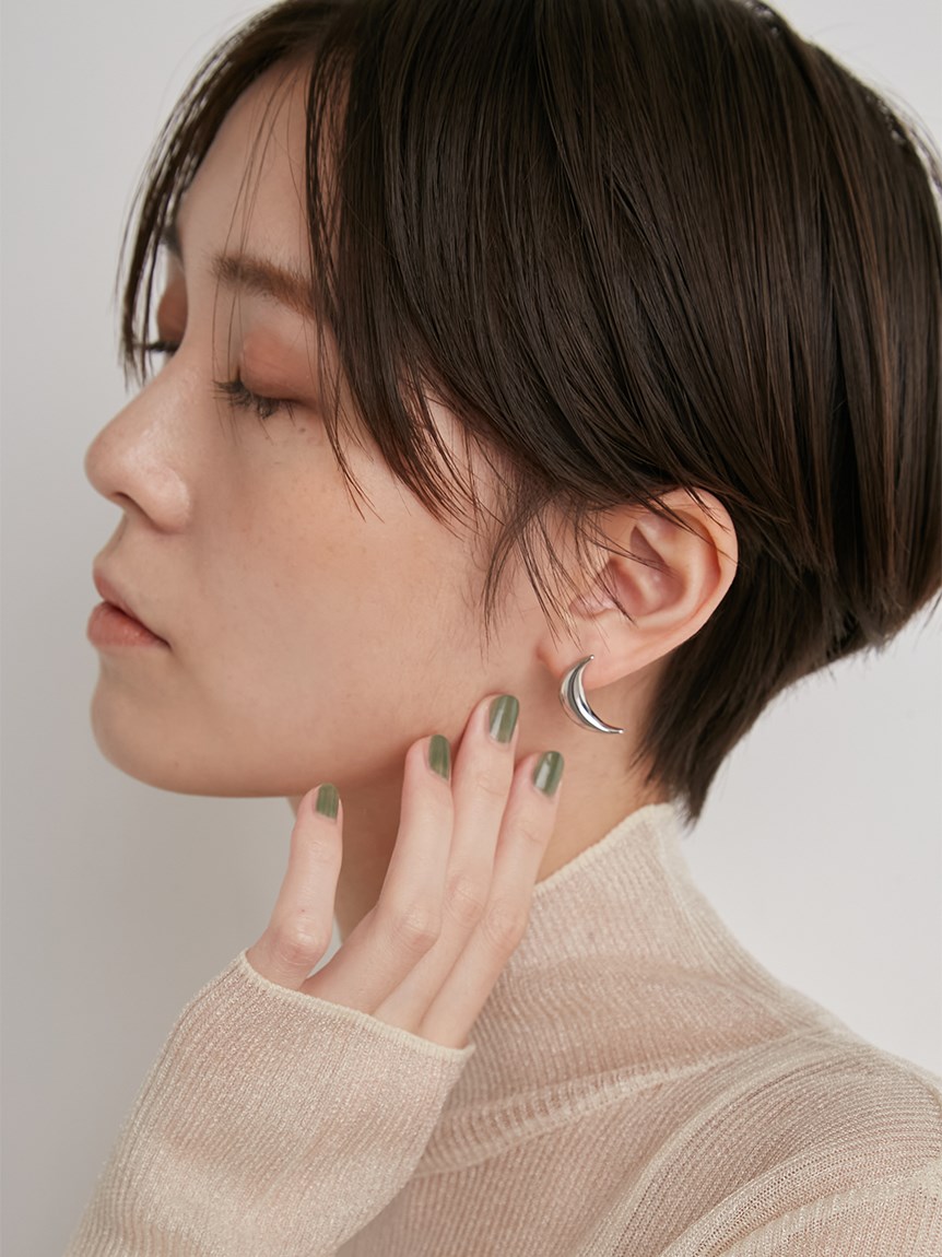 emmi atelier】シャープムーンピアス(ピアス/イヤリング