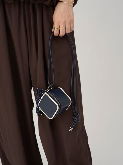 最終価格　新品　emmi シャーリングブルゾン ブラック　定価24200円 Ezick（エジック）の「Many belt シャーリングシアーブルゾン