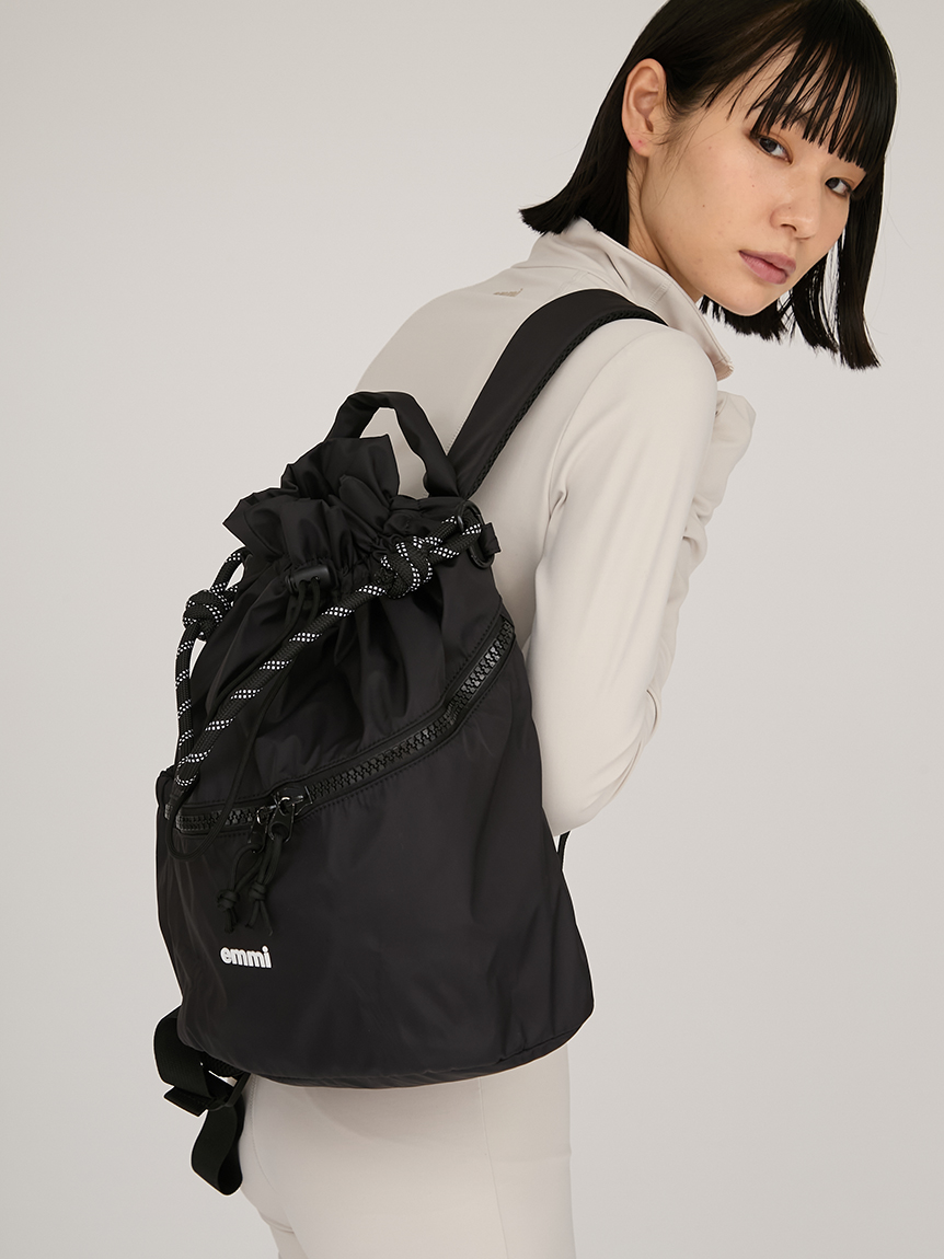 良品◎emmi エミ A4可 リュック バックパック ナイロン レザー 黒 巾着 限定カラー】撥水 emmiロゴマルチバックパック（リュック