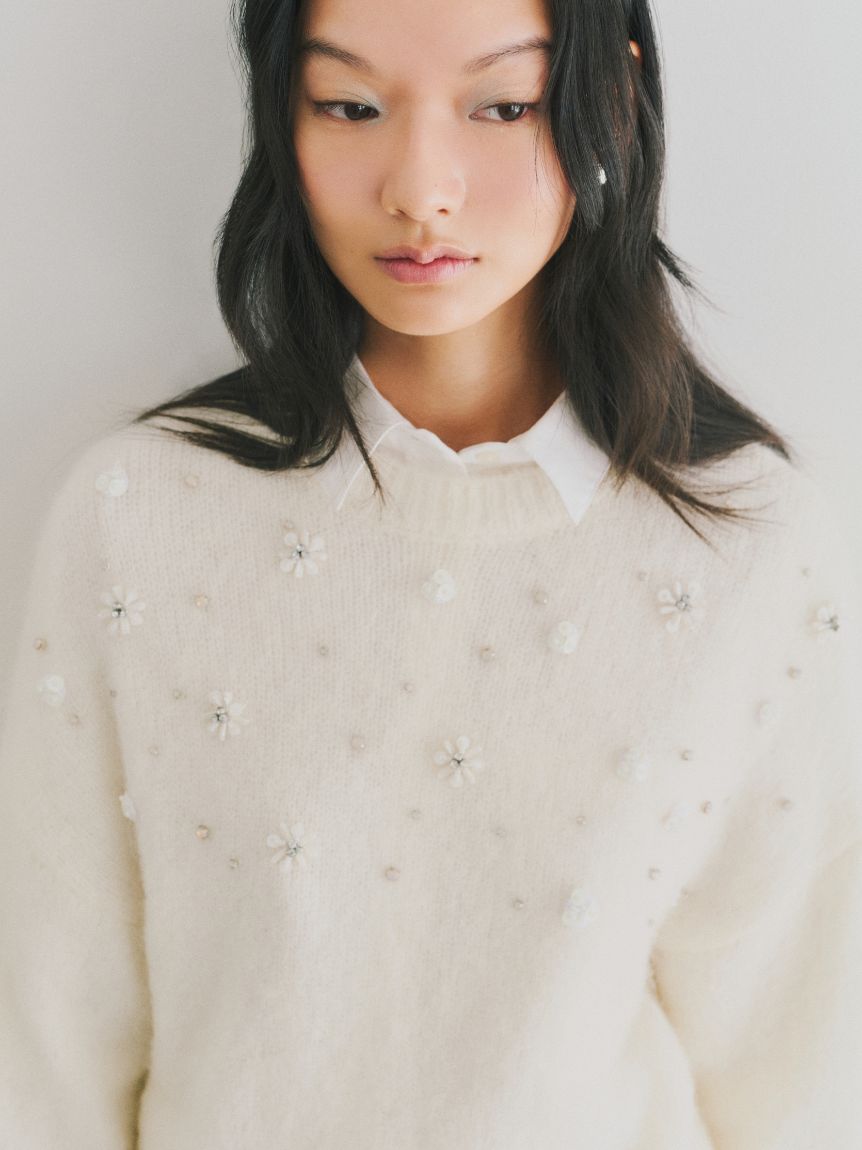ONLINE限定カラーあり】フラワービジューニット(ニット・セーター