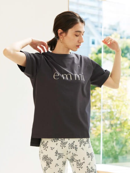 Emmi Yoga Online限定 5ファンクションtee カットソー トップス Emmi エミ の通販サイト 公式