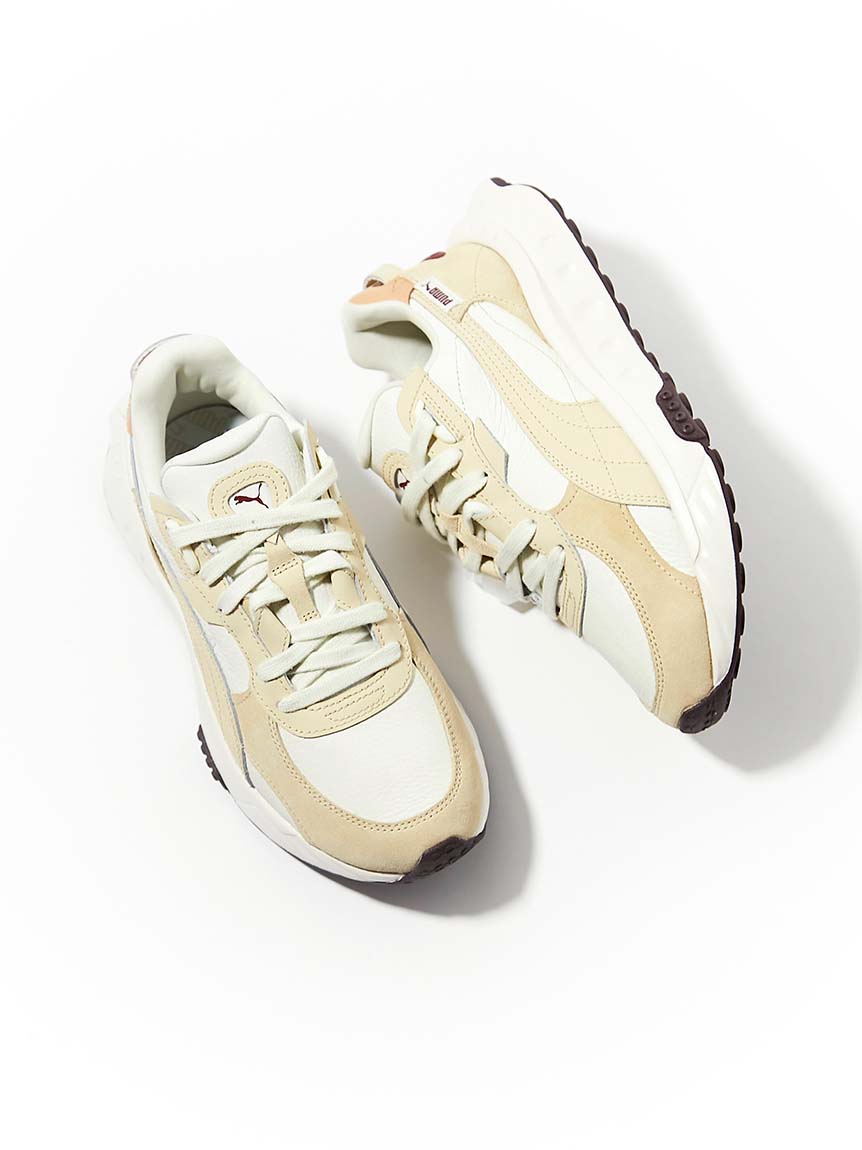 PUMA×EMMI コラボスニーカーWILD RIDER EMMI-