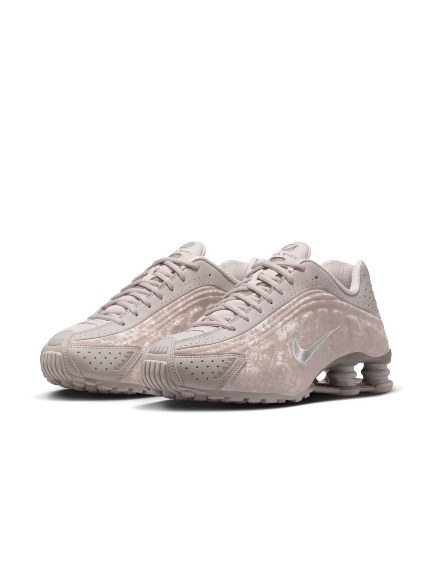 NIKE meets emmi】SHOX R4(スニーカー)｜シューズ｜emmi（エミ