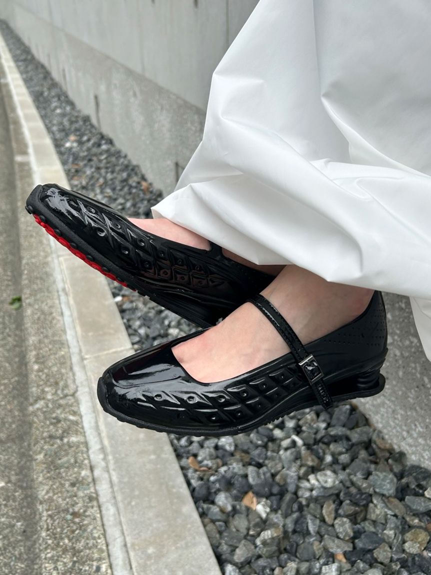 NIKE】W SHOX Z CALISTRA(スニーカー)｜SHOES｜emmi（エミ）の通販