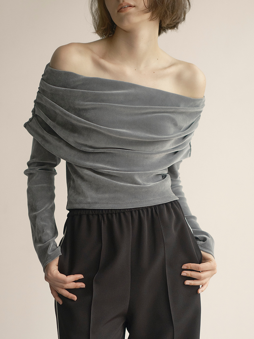 フロッキーチュールオフショルプルオーバー(その他)｜emmi（エミ）の