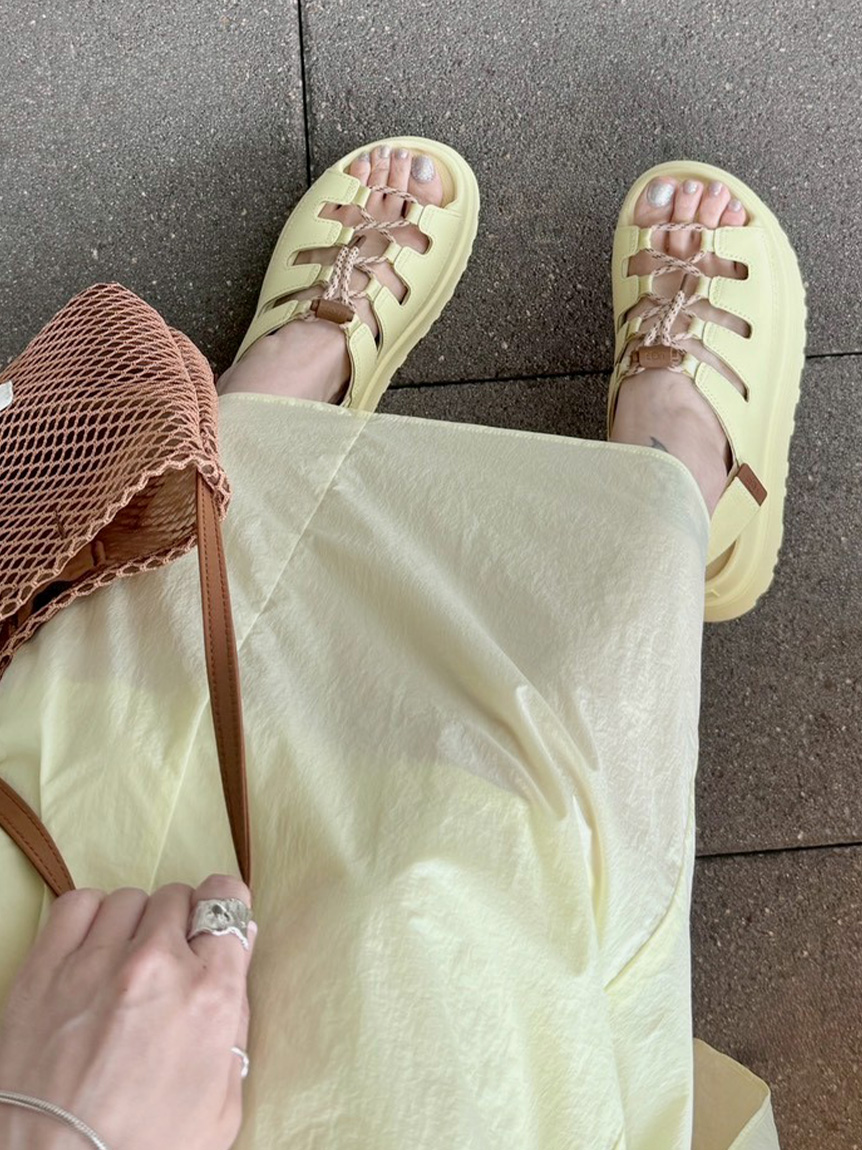 UGG for emmi】GOLDENGLOW TOGGLE(サンダル)｜シューズ｜emmi（エミ