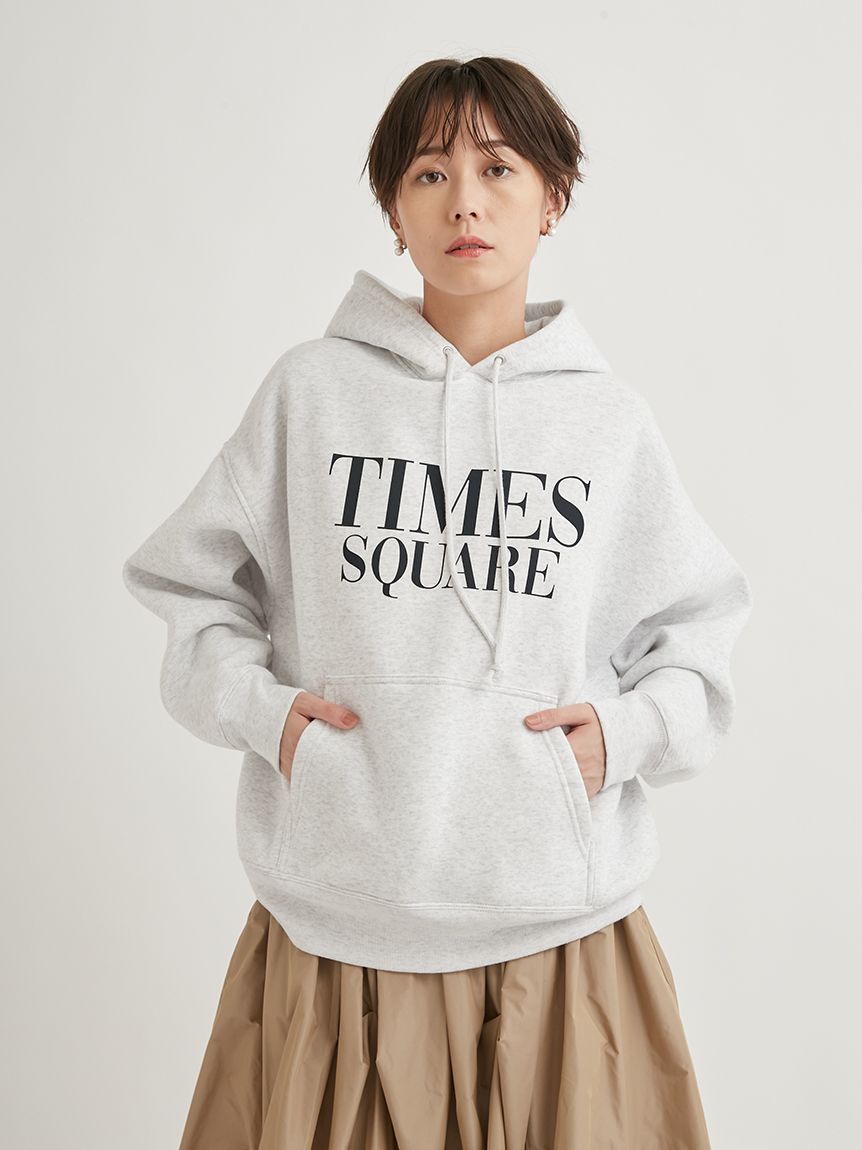 emmi atelier】NYC Times Square ロゴフーディ(スウェット