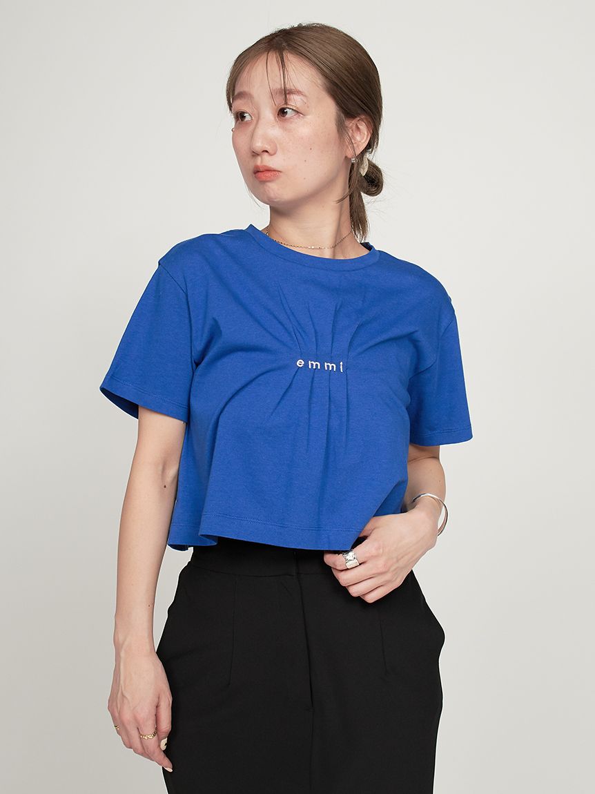 emmi×PlaX（TM）】クロップドemmiロゴTシャツ(Tシャツ