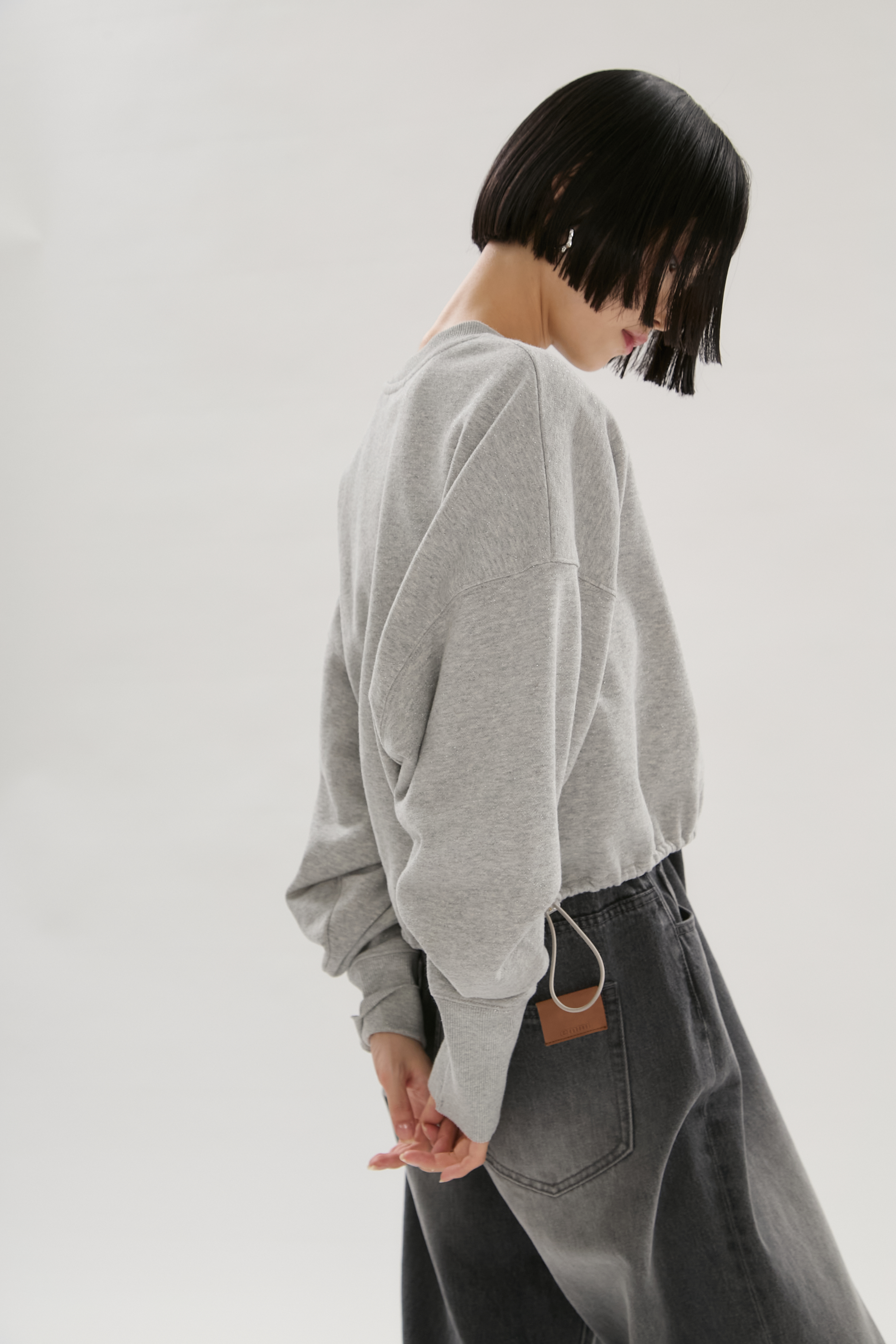 【emmi atelier】ラメ裏毛クロップドプルオーバー emmi（エミ）の「【emmi atelier】ラメ裏毛クロップドプルオーバー（T