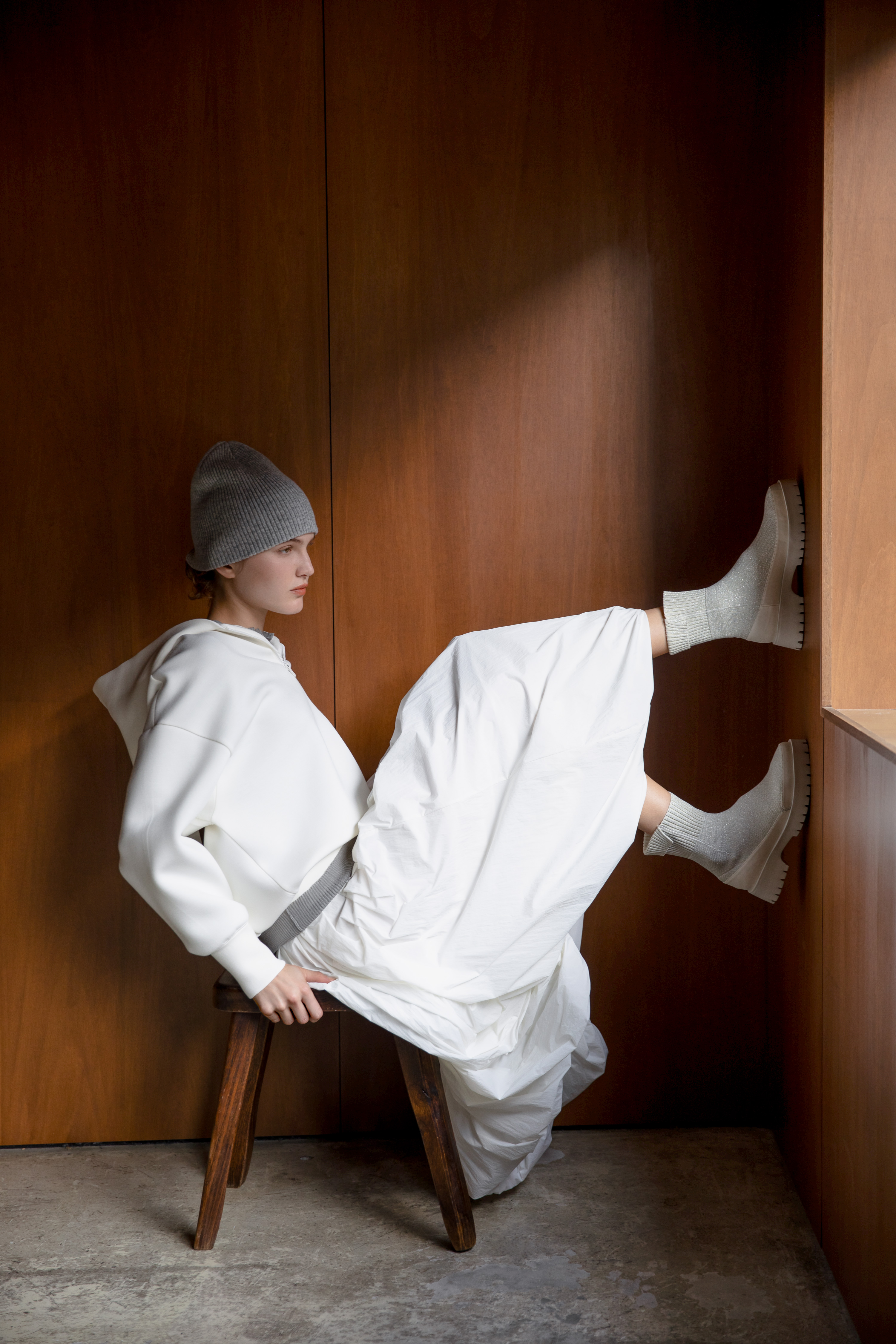 新品 ダンボールニット　セットアップ 白　ビッグロゴ　秋冬　フーディ　スカート NEW YEAR'S SPECIAL ITEM】ダンボールフーディ×スカートセット