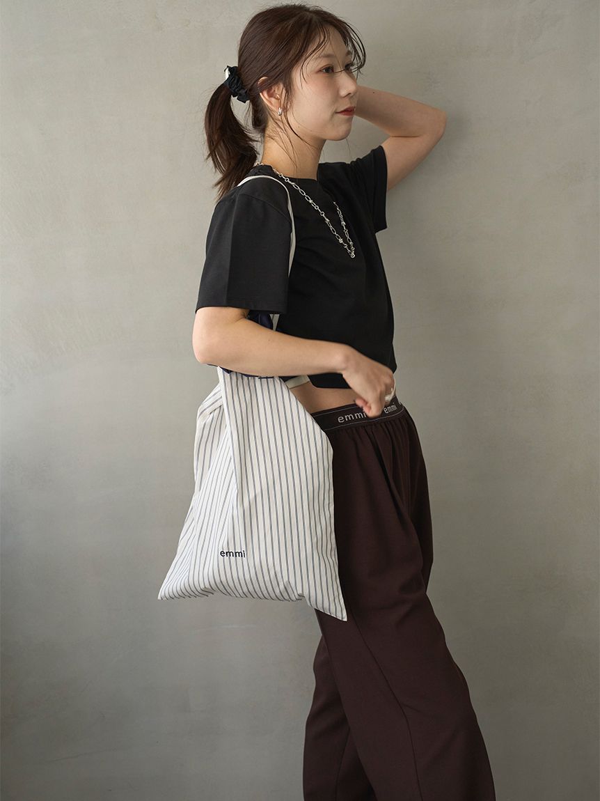 ONLINE限定カラーあり】シュシュ付きemmiロゴトートバッグ(トート