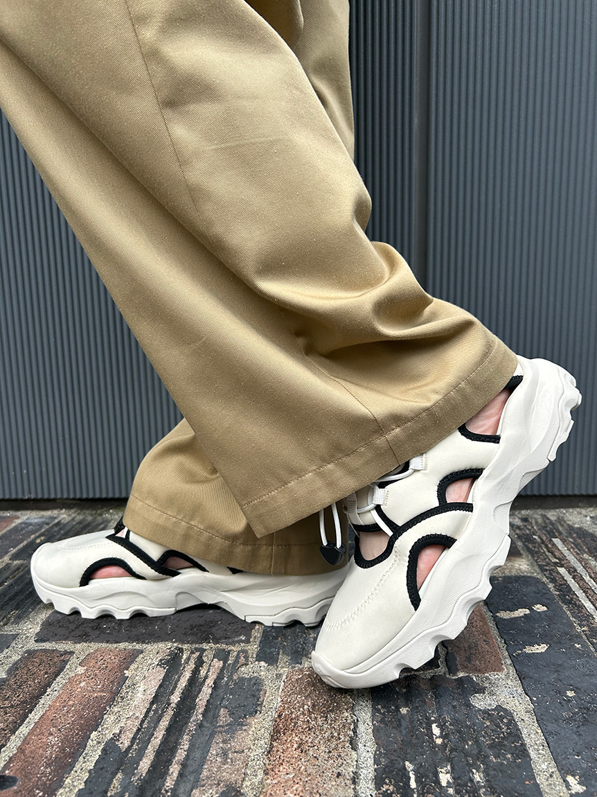 emmi サンダルスニーカー　24センチ　白　定価18700円　厚底　ホワイト emmi（エミ）の「【emmi atelier】スニーカーサンダル（サンダル