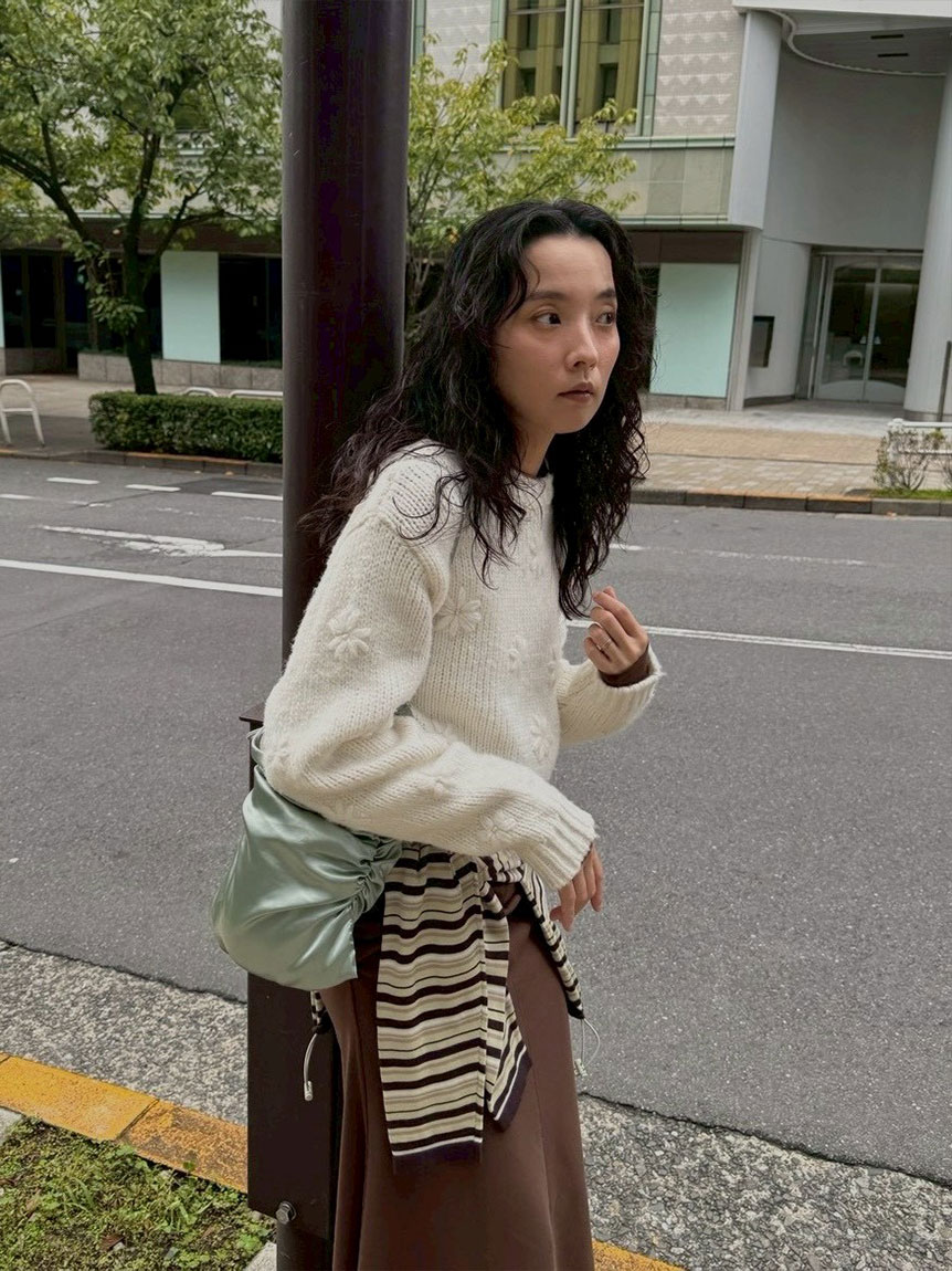 フラワーエンブロイダリーニットトップス(ニット)｜トップス｜emmi