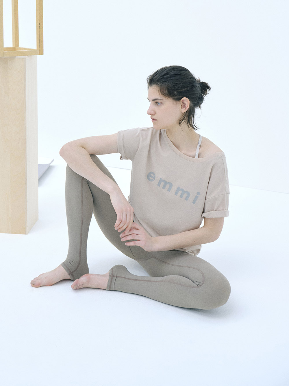 emmi yoga レオパードエンボスレギンス スカート付き エミヨガ - 通販