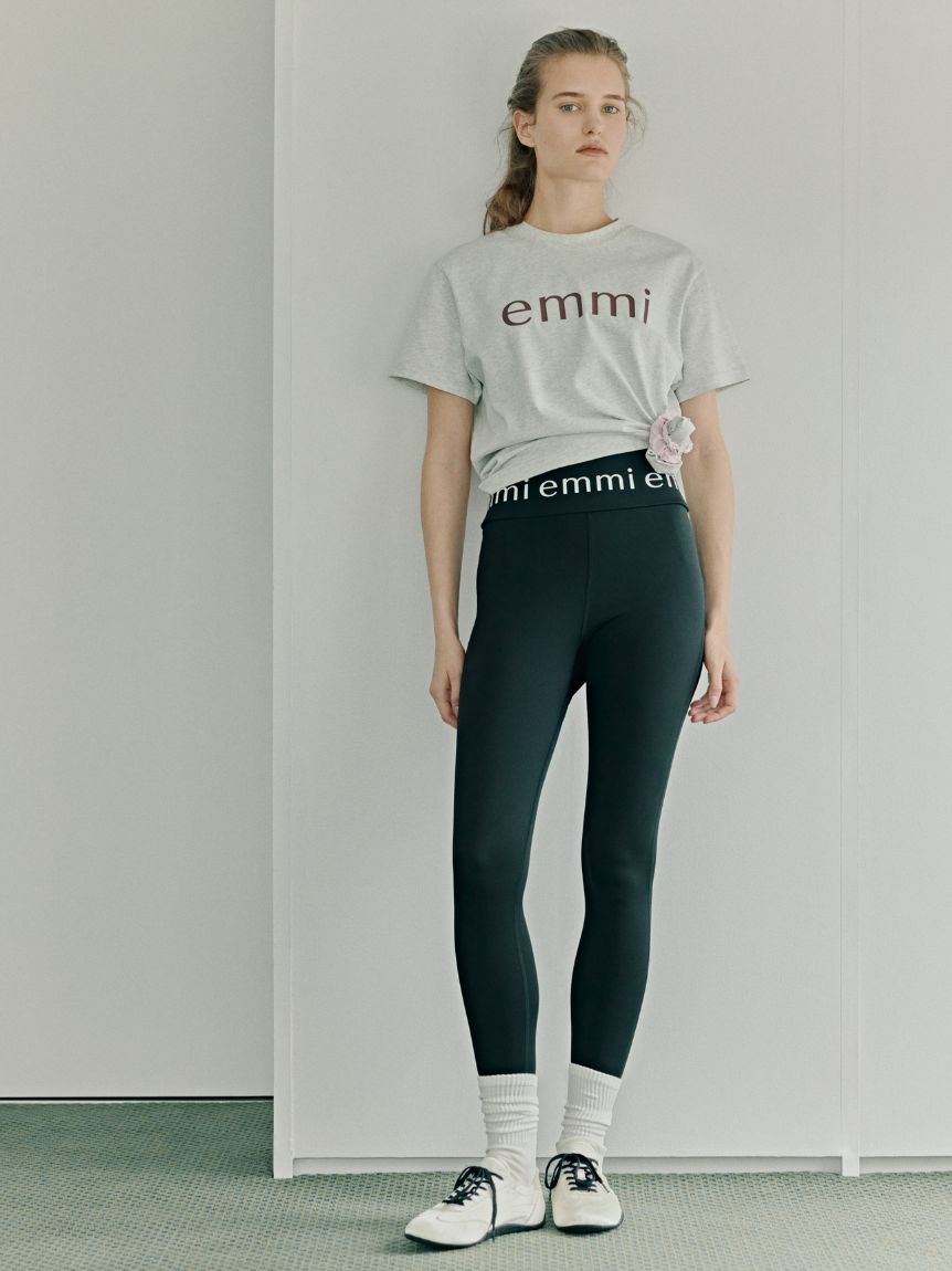 emmiロゴブラトップ(WELLNESS&TRAINING WEAR)｜emmi（エミ）の通販