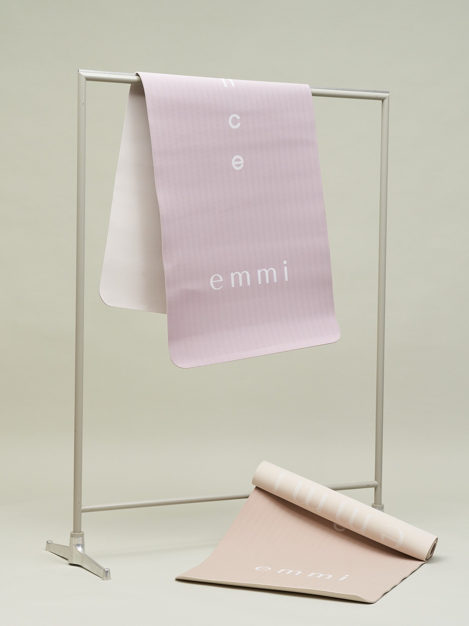 emmi yoga】emmi リバーシブルヨガマット(グッズ)｜emmi（エミ）の通販 