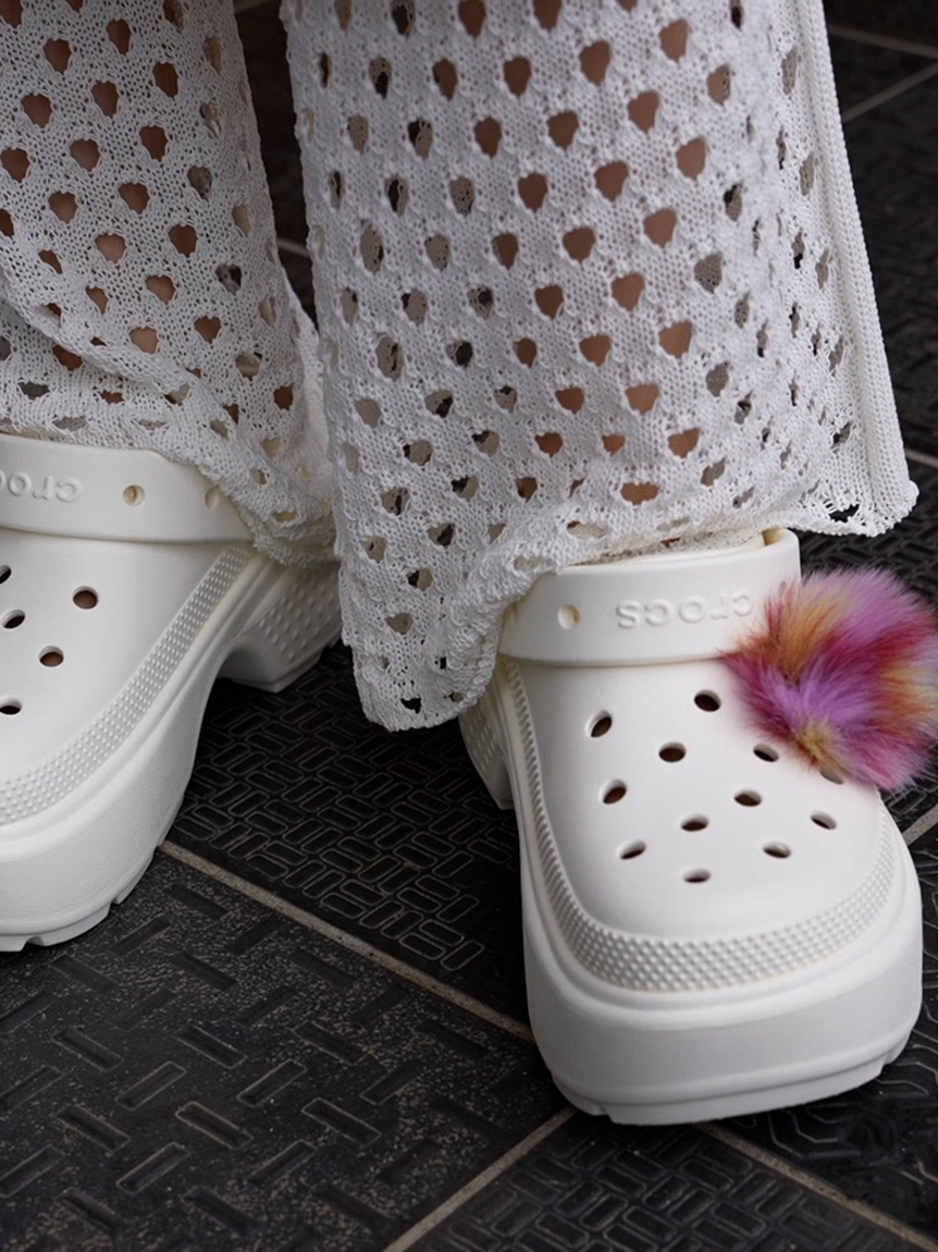 emmi + crocs】Stomp Clog(スニーカー)｜シューズ｜emmi（エミ）の通販 